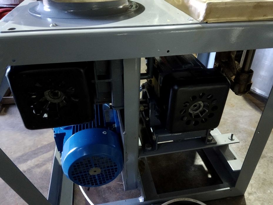 Тестомес тестомесильная машина МТМ 60,  60 литров