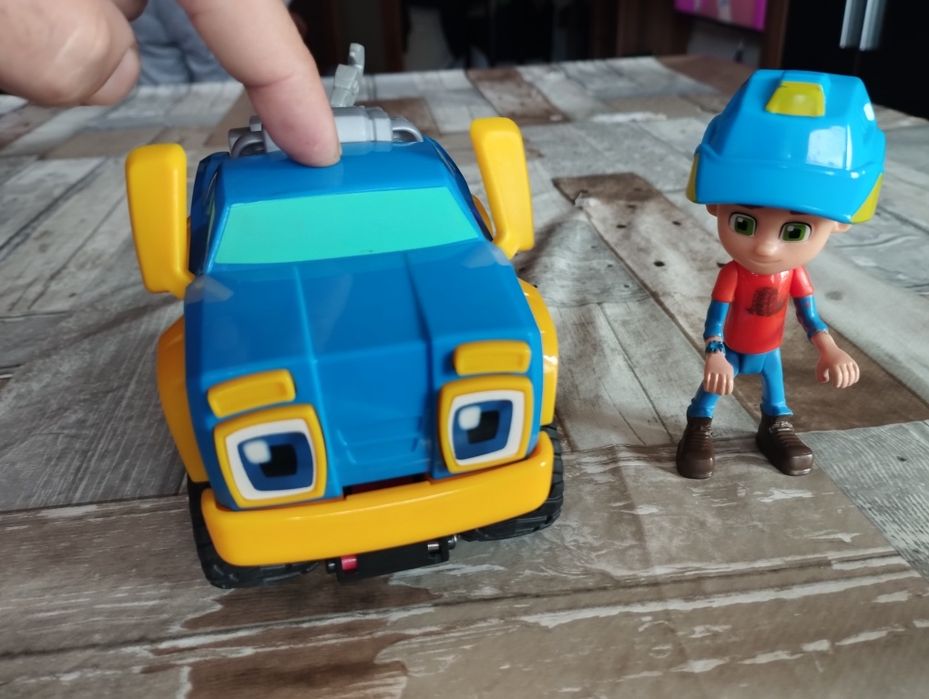 Rev & Roll Vehicles with Figure64730004315907121