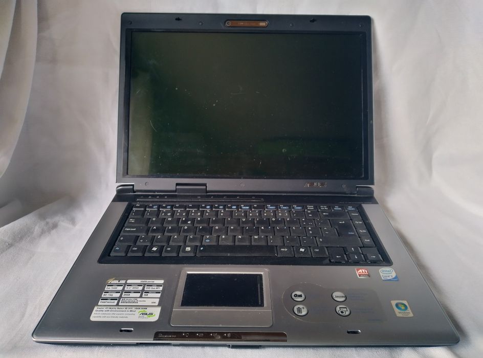 Lote de 2 Portáteis para Peças/Recuperação (Asus + Toshiba)