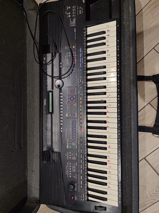 Keyboard Yamaha z futerałem i stojakiem
