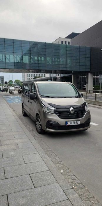 Licencjonowany przewóz osób. Wynajem busa z kierowcą.