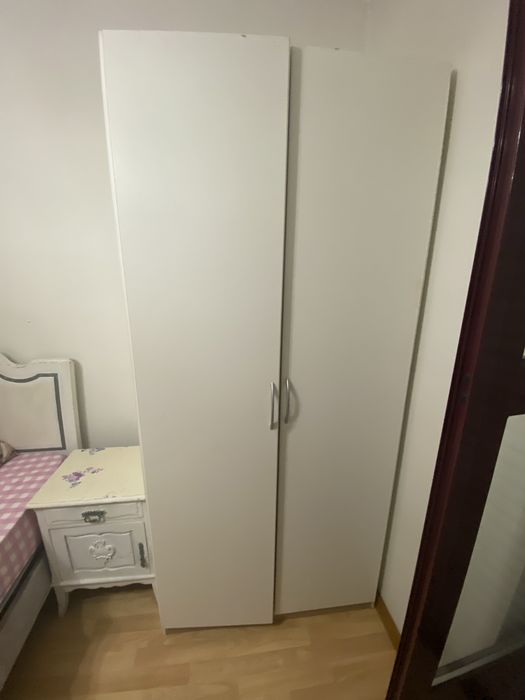 Armario de quarto com 4 prateleiras