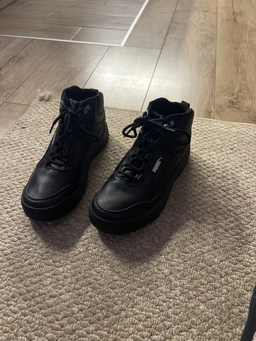 Кросівки весняні