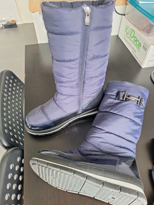 Botas e calças impermeáveis