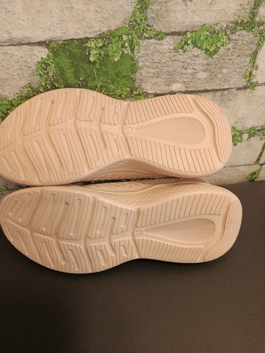 Nowe Sneakersy damskie w rozmiarze 38