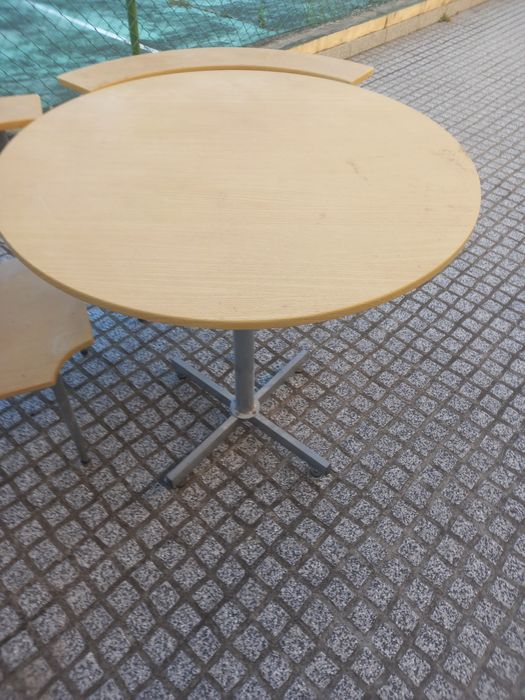 Mesa com 4 cadeiras