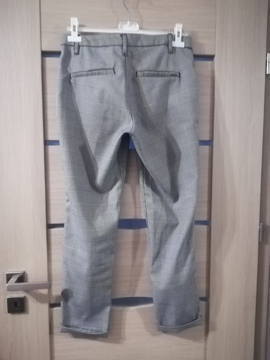 Spodnie w kratkę