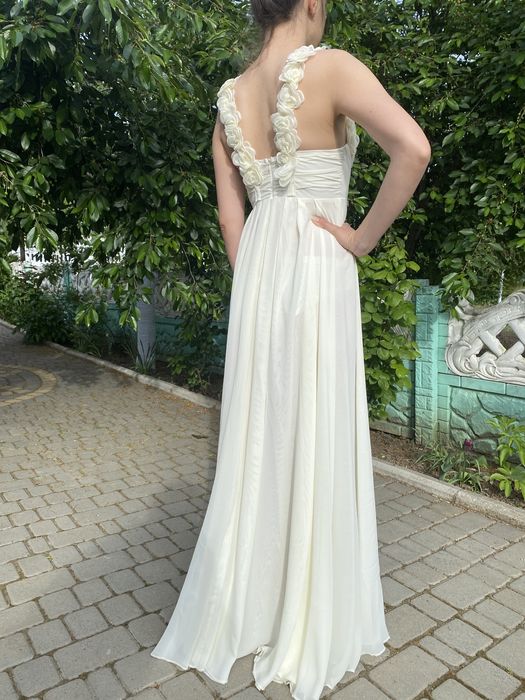 Сукня на випускний, на весілля