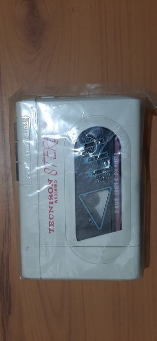 Rádio portátil com deck de cassetes