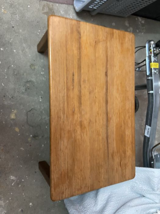 Mesa castanha de pinho macica