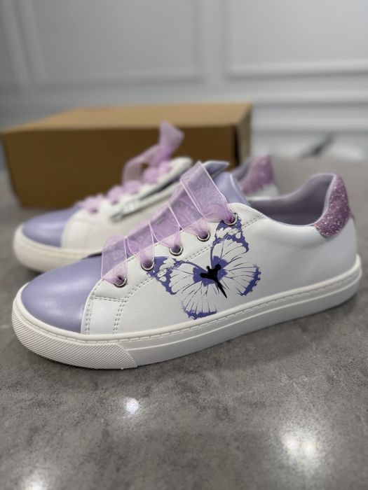 Красовки на девочку фирма Bata