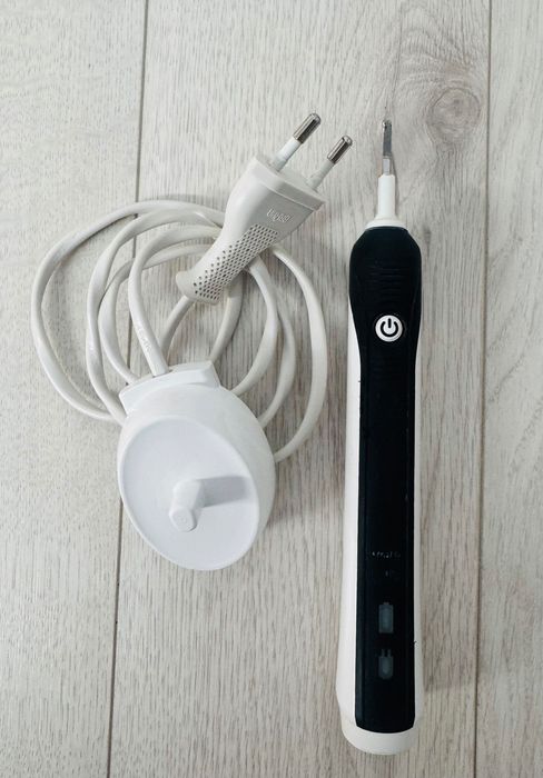 Szczoteczka elektryczna Oral-B Pro 1 Black