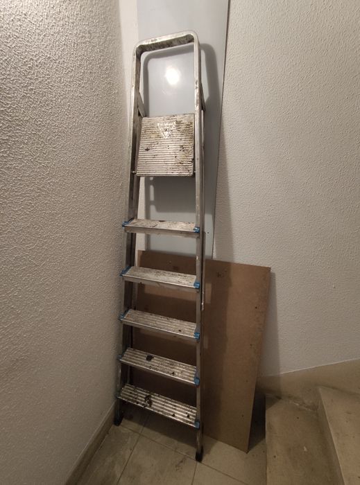 Escadote alto usado