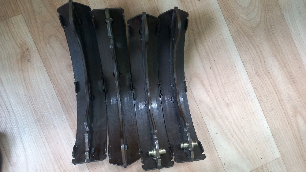 Продам новые задние тормозные колодки на MAZDA PREMACY страна Япония.