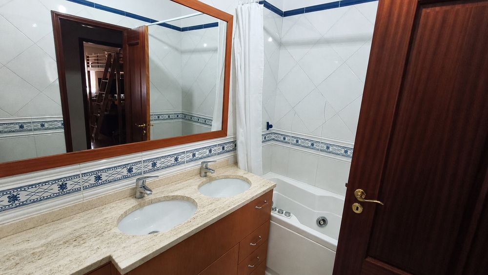 Apartamento T4 , 2WC, 180m2