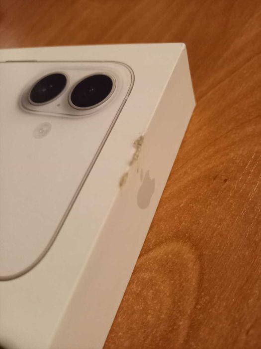 *Pudełko / opakowanie IPhone 17*
