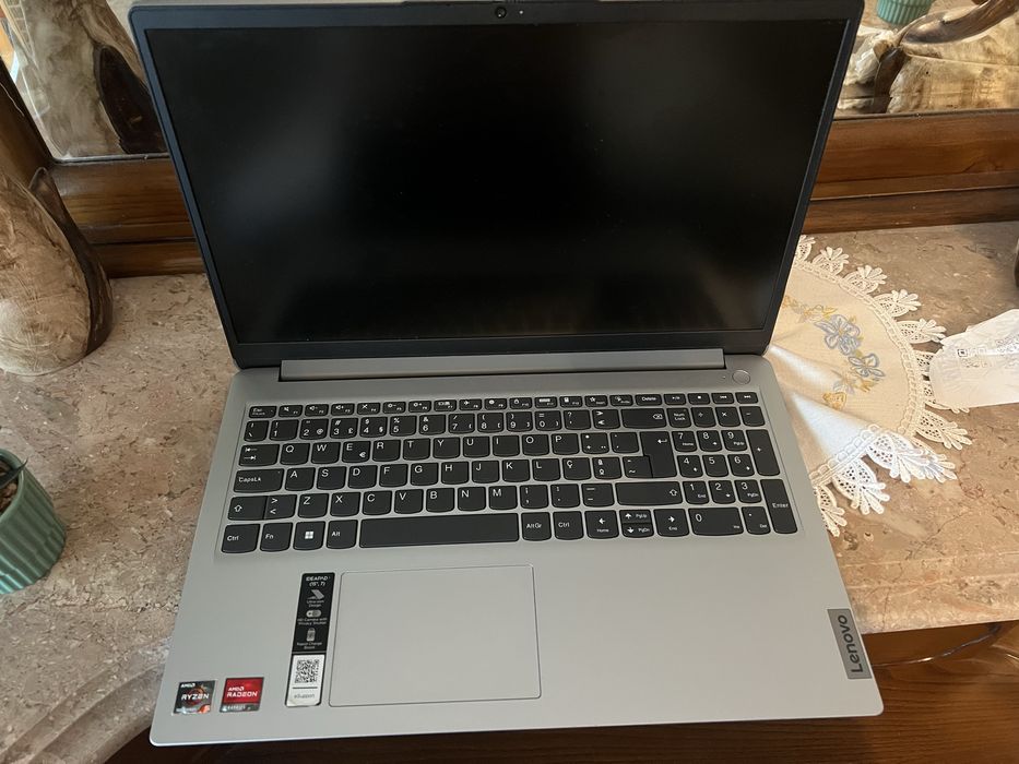 Lenovo ideapad 1
