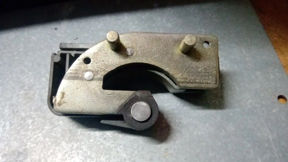 ROTO Attic Window – Right Hinge64297819523586124