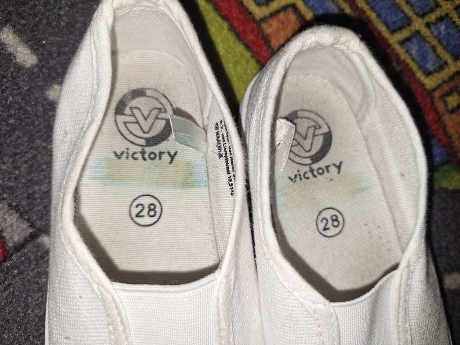 Tenisówki Victory 28 r (17.5 cm).