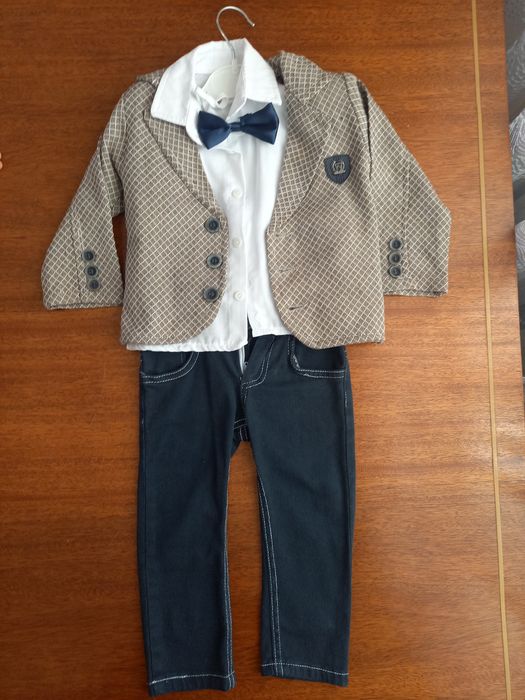 Продам костюмчик
