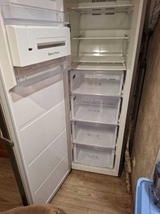 Морозильная камера Samsung RZ32M7110SA