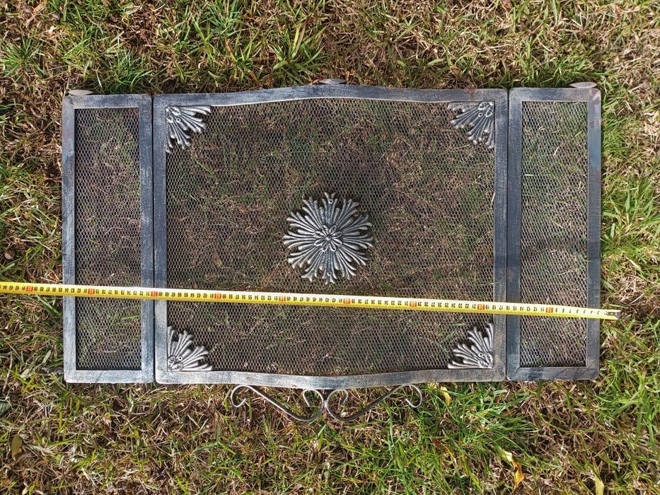 Proteção para lareira metálica . exemplar estado de conservação