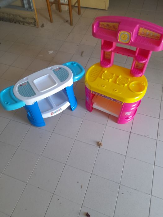 Dois brinquedos para menina usados em bom estado.