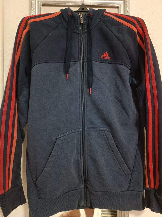 Кофта спортивная