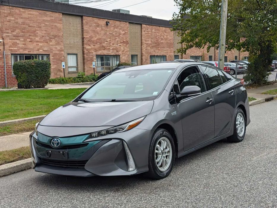 Toyota Prius Prime Plus      2017