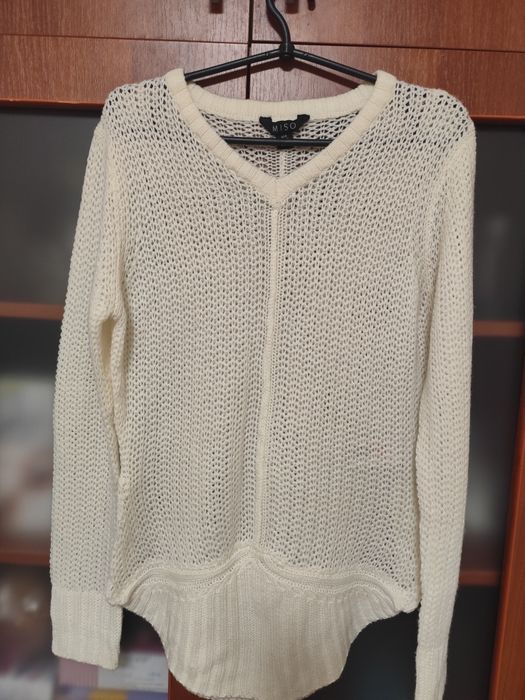 Жіноча біла ажурна кофтина