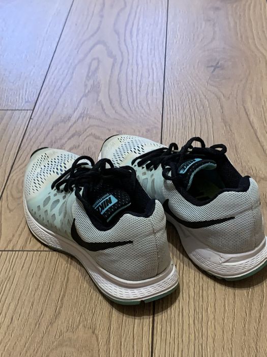 Кросівки жіночі Nike