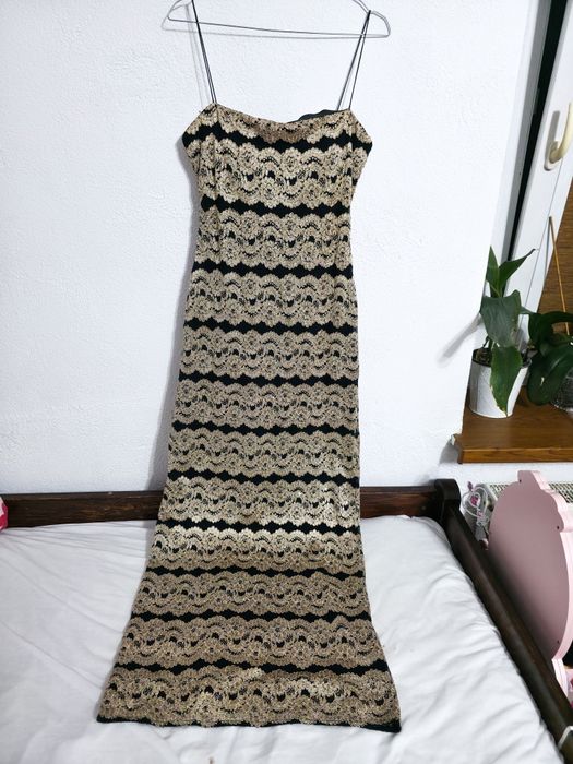 Elegancka wieczorowa sukienka maxi złota długa suknia koronkowa balowa