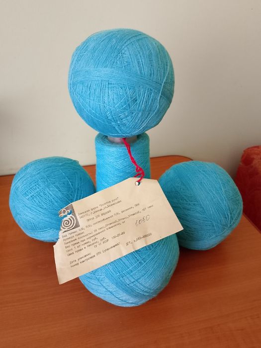 Пряжа півшерсть у бобінах