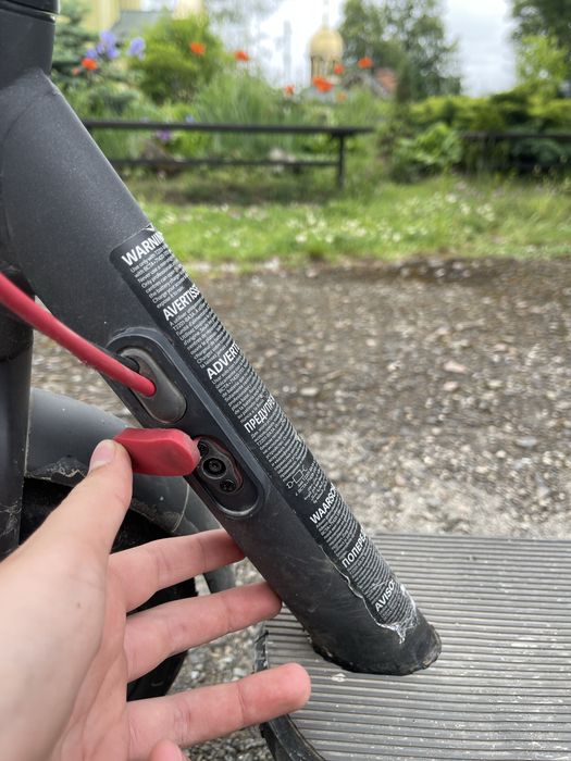 Продам електросамокат Xiaomi Scooter 4 pro