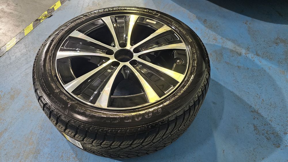 Jantes Mercedes com pneus 18" valor referente ao conjunto das 4