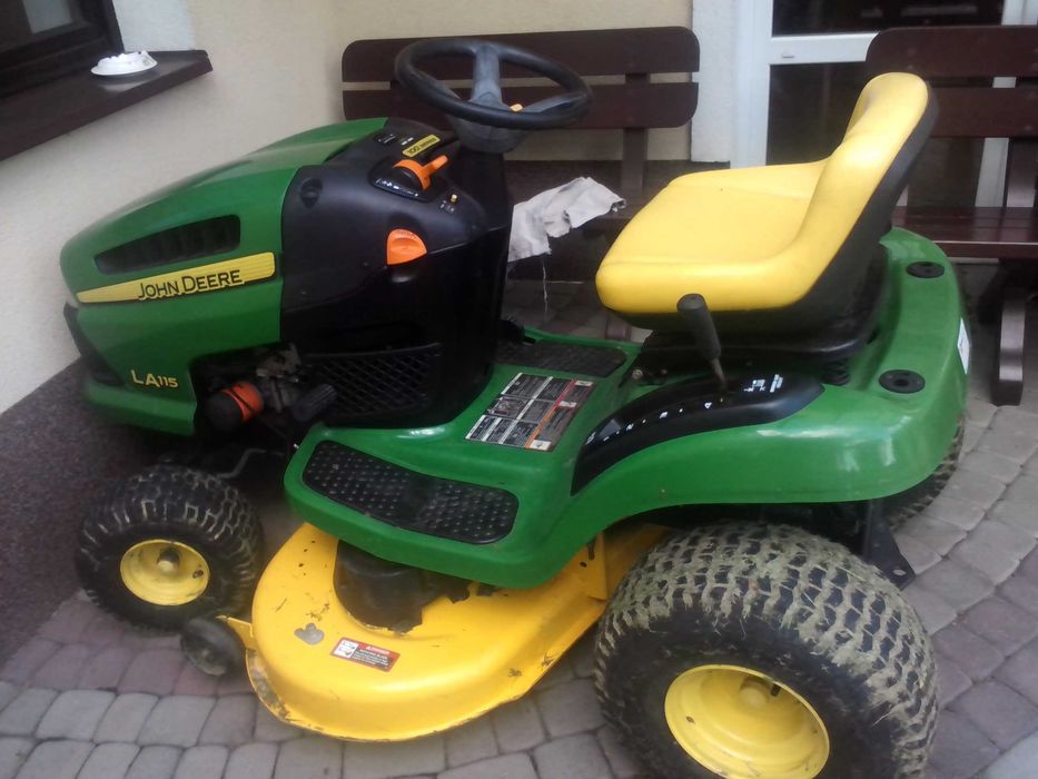 Traktorek kosiarka John deer LA115  19,5KM