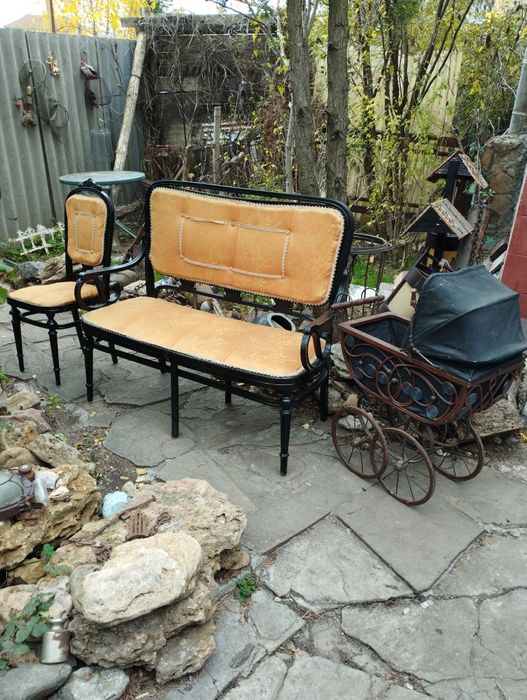 Стулья.  Старинные.    . Кушетка.    Мебель  старинная