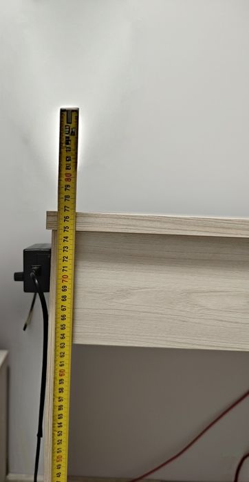 Toaletka biurko na kosmetyki z lustrem i oświetleniem