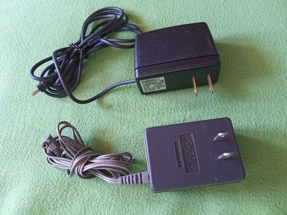 zestaw zasilaczy + kable USA 110V + listwa – Canon, Panasonic, mix