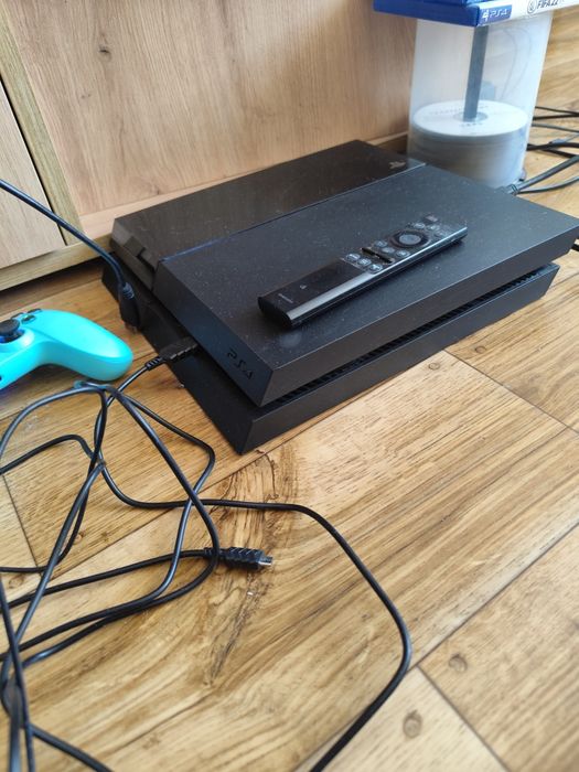 Konsola PlayStation 4
