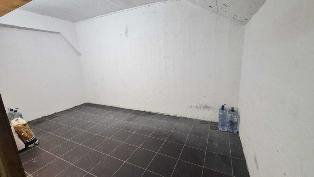 Garagem Ampla com 35 m² | Zona do Hospital do Barreiro