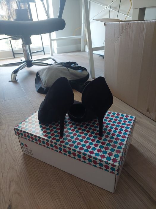 Czarne szpilki Even&Odd