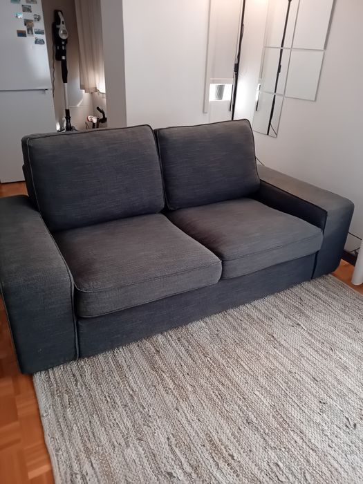 Sofá Kivik do IKEA cinza médio