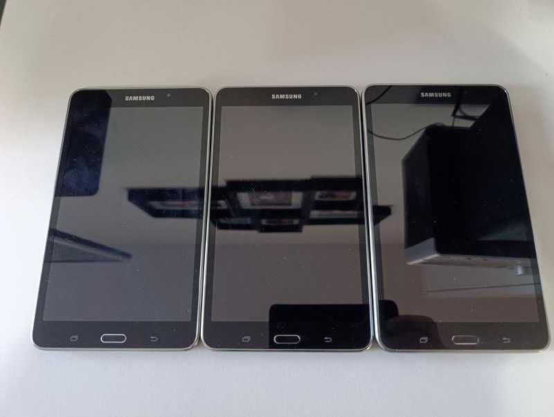 3 x Samsung Galaxy Tab4, SM-T230, uszkodzone tablety.