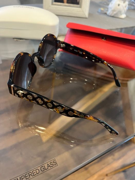 Окуляри Guess.