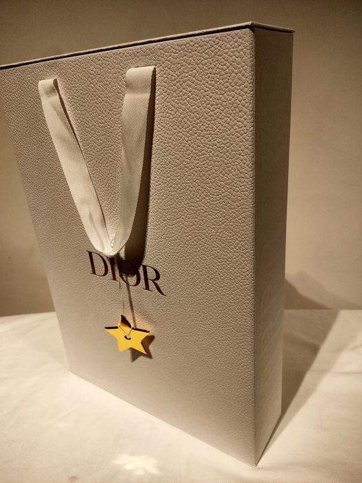 Pudełko marki Dior