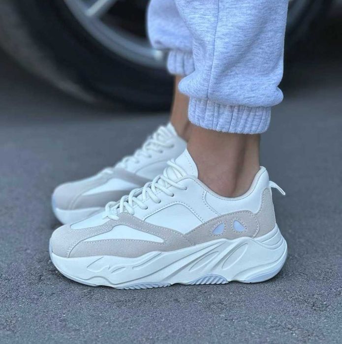 Женские кроссовки белые демисезонные бежевые