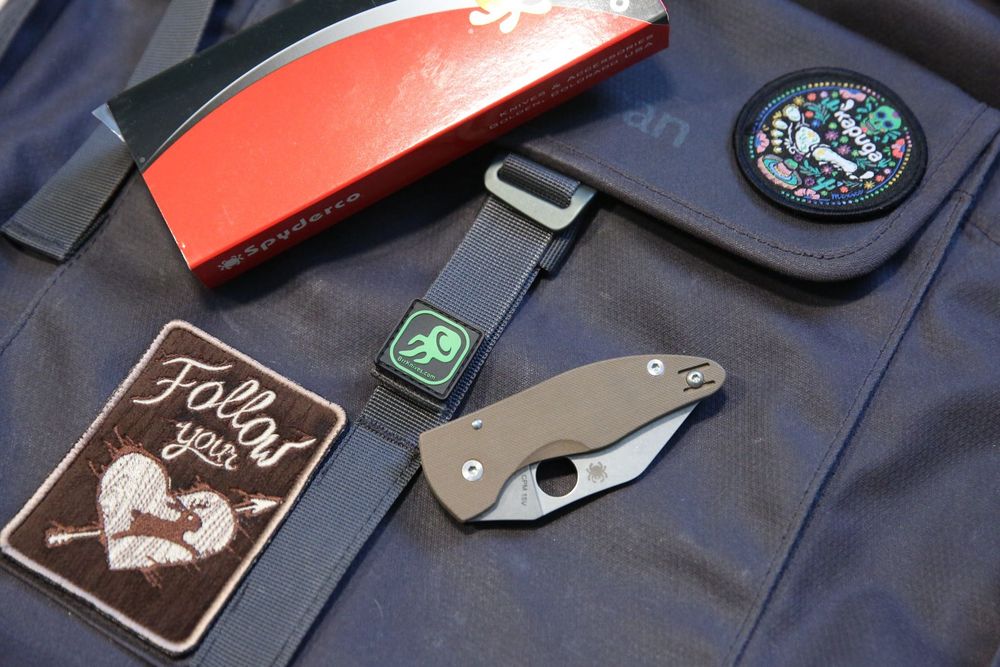 Nóż Spyderco Microjimbo w stali CPM 15V (Big Brown Bear)