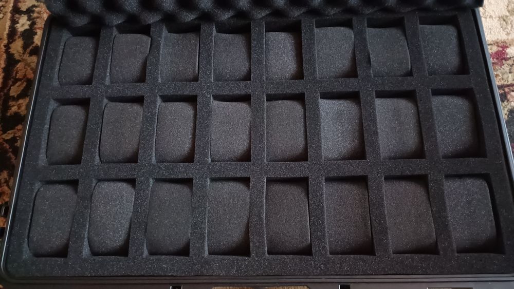 Box skrzynka pudełko walizka na 24 zegarki np Vostok Europe