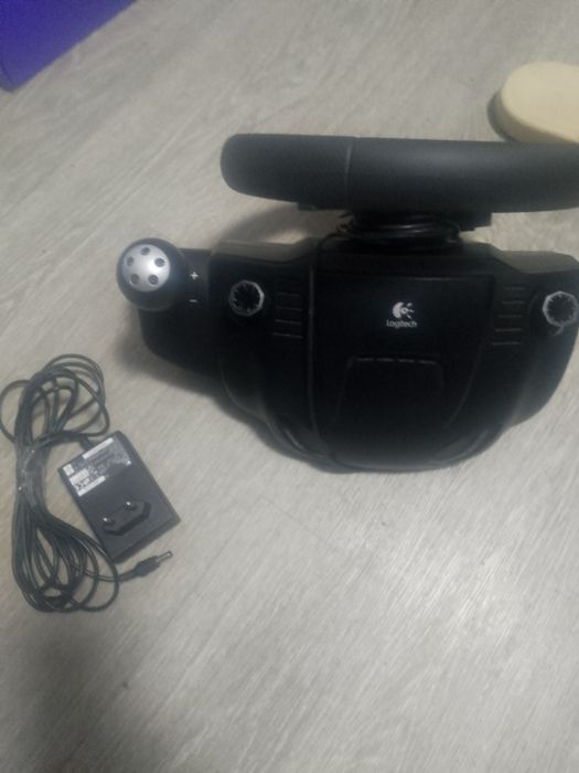 Продам ігровий руль Logitech Driving Force GT PRO